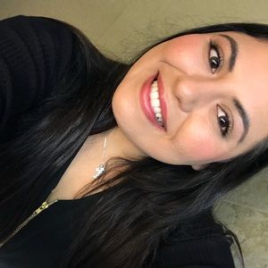 Meet your Posher, Clarissa